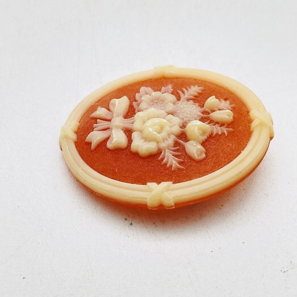 Avon Signed Cameo Style Pin Flower Bouquet Acrylic Nature Garden Trees Floral - Picture 2 of 7